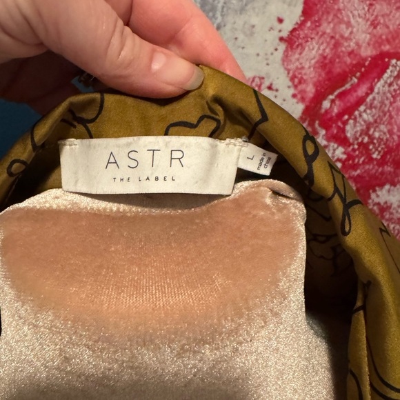 ASTR the label Asymmetrical Collared Floral Wrap Top Olive Floral Sketch Large - Picture 7 of 9